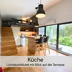 Holiday home Tinyhousebeidresden Mit Fasssauna Unser Groesstes Winziges Haeuschen Fuer Bis Zu 7 Personen, Kaminofen, Grosse Terrasse - Naehe Saechsische Schweiz - Von Juni - September Mindestmietzeit 1 Woche Sa-sa
