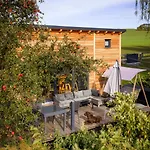 Tinyhousebeidresden Mit Fasssauna Unser Groesstes Winziges Haeuschen Fuer Bis Zu 7 Personen, Kaminofen, Grosse Terrasse - Naehe Saechsische Schweiz - Von Juni - September Mindestmietzeit 1 Woche Sa-sa Holiday home