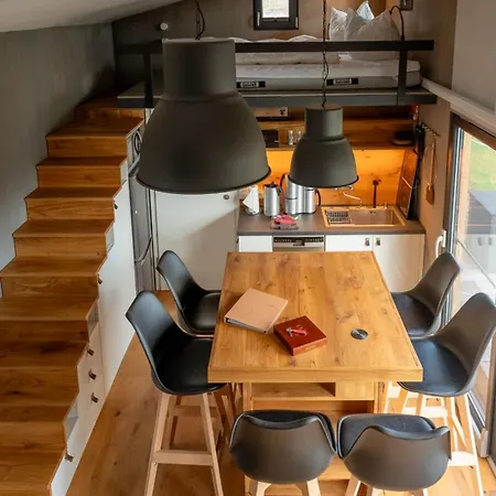Tinyhousebeidresden Mit Faßsauna Unser Größtes Winziges Häuschen Für Bis Zu 7 Personen, Kaminofen, Große Terrasse - Nähe Sächsische Schweiz - Juli - August Mindestmietzeit 1 Woche Sa-sa Ferienhaus *